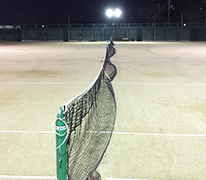 夜間テニスコート照明